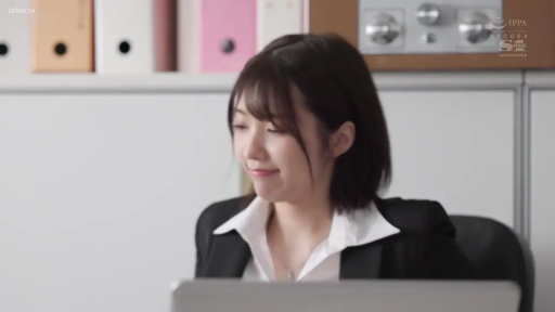 坐姿 · 办公室 · 电脑 · 职业装 · 特写 · 职场 · 思考 · 嘟嘴