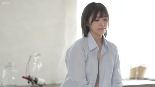 居家 · 坐姿 · 静候 · 红酒架 · 半脱 · 上半身特写 · 恬静 · 浅蓝色衬衫