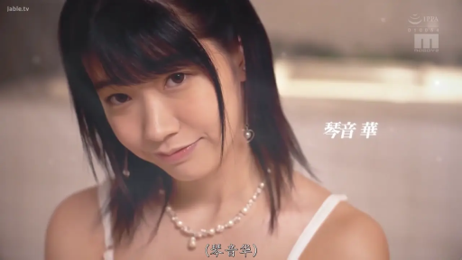 室内 · 顔 · 微笑 · ネックレス · 凝視 · 清纯 · 俯视 · 吊帯シャツ