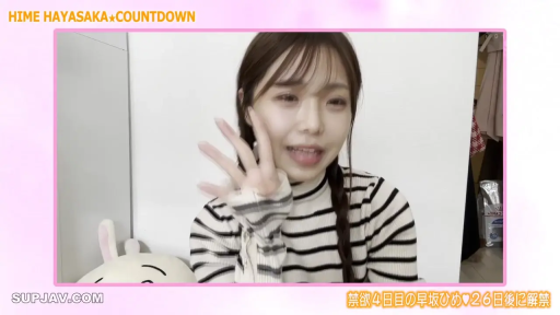 微笑 · カメラに向かって · 部屋 · 清纯 · 头部特写 · 条纹毛衣 · 招手 · 兔子玩偶