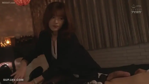 室内 · 专注 · OL装 · 中景 · 跨坐 · 抚摸 · 职场