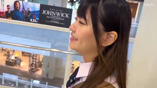 站立 · 微笑 · JK制服 · 长发 · 侧脸特写 · 观望 · 商场