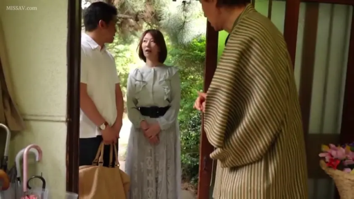 站立 · 全景 · 平静 · 剧情 · 和服 · 雨伞 · 交流 · 玄关