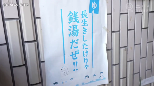 坐姿 · 胸部 · 卧室 · 台灯 · 揉胸 · 绿色短袖