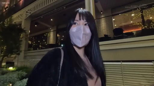 白衬衫 · 室内墙边 · 被推在墙上 · 肩部与手部特写 · 被抓扯 · 无表情（未露脸） · 强迫感POV