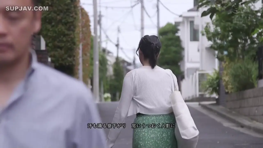 碎花长裙 · 户外街道