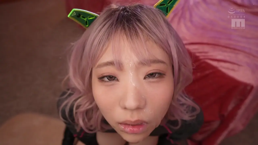 室内 · 脸部特写 · 迷离 · 颜射 · 深色服饰 · 粉色头发 · 仰视跪姿 · 绿色头饰