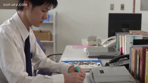 Sitting Posture · 专注 · 办公室 · 办公 · Side face · 职业正装 · Office supplies · 非色情内容