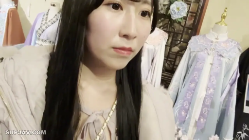 脸部特写 · 站立 · 自然 · 自拍 · 长发 · 服装店 · 粉色外套 · 汉服模特