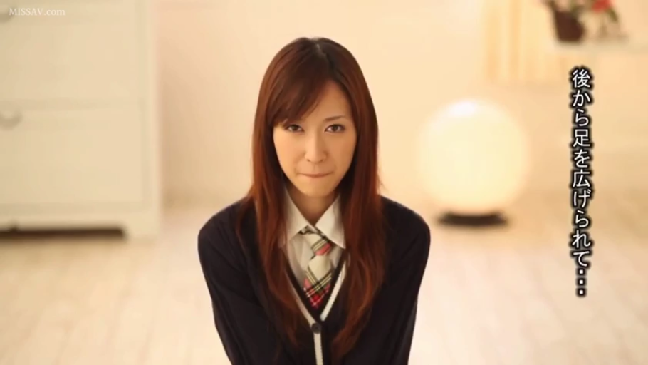 平静 · 正坐 · 注視 · 部屋 · 上半身特写 · JK制服 · 文字 · ネクタイ