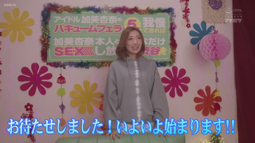 站立 · 中景 · 室内房间 · グレー パーカー