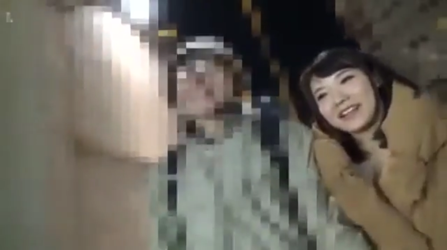 室内 · 性交 · 私处 · 陶醉 · 沙发 · 仰卧 · 半裸 · 无码