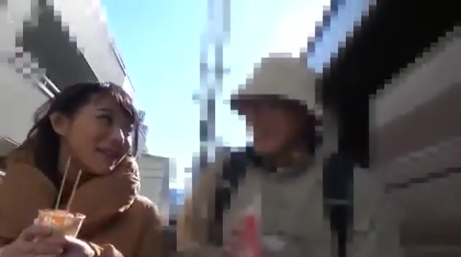 室内 · 脸部 · 委屈 · 站立 · 注视 · 体操服