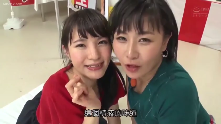 室内 · 交谈 · 面部 · 字幕 · 兴奋 · 休闲服 · 靠近镜头