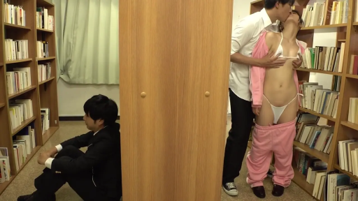 运动服 · 陶醉 · 站姿 · 全景 · 抚摸 · 多人 · 书架 · 图书馆