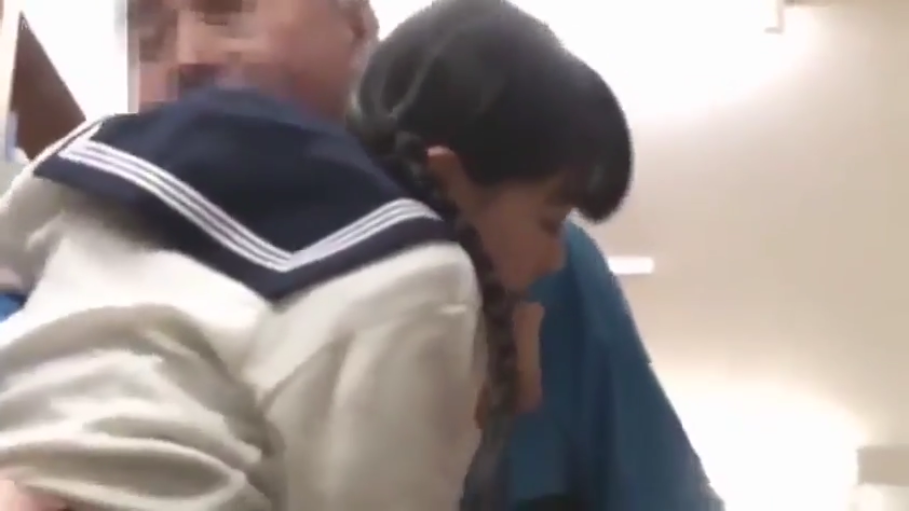 室内 · 站立 · 中景 · 水手服