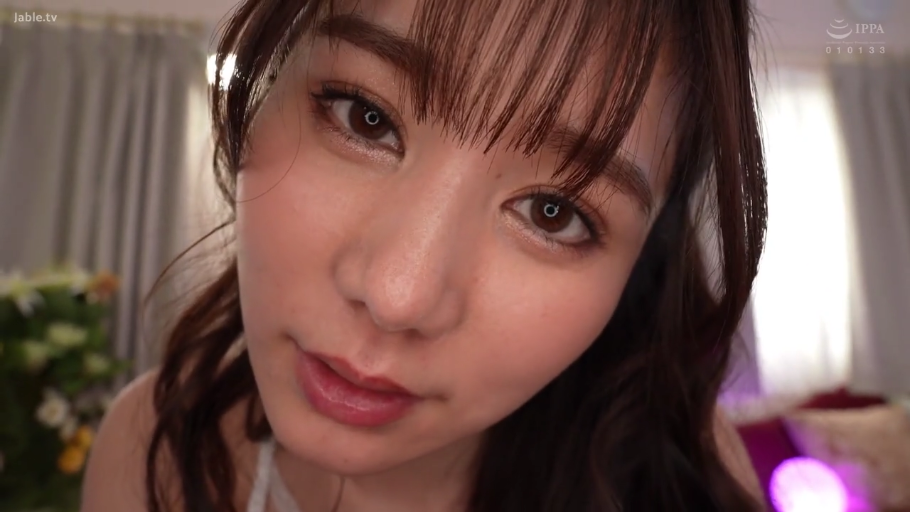 室内 · 面部 · 俯身 · 校服 · 自拍 · 笑容 · 视角 · 领带