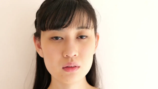 Indoor · Face · 呆滞 · Gaze · 正面 · 齐刘海