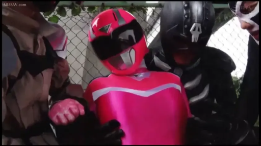 中景 · 头盔 · 户外 · 围攻 · 战队服 · 特摄 · 被挟持 · 无法看清