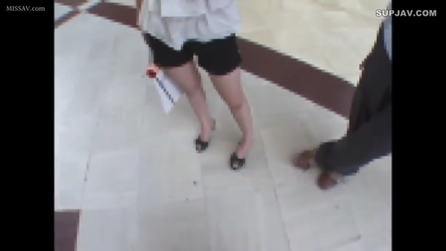 站立 · OL装 · 腿部 · 漫步 · 纸张 · 商场