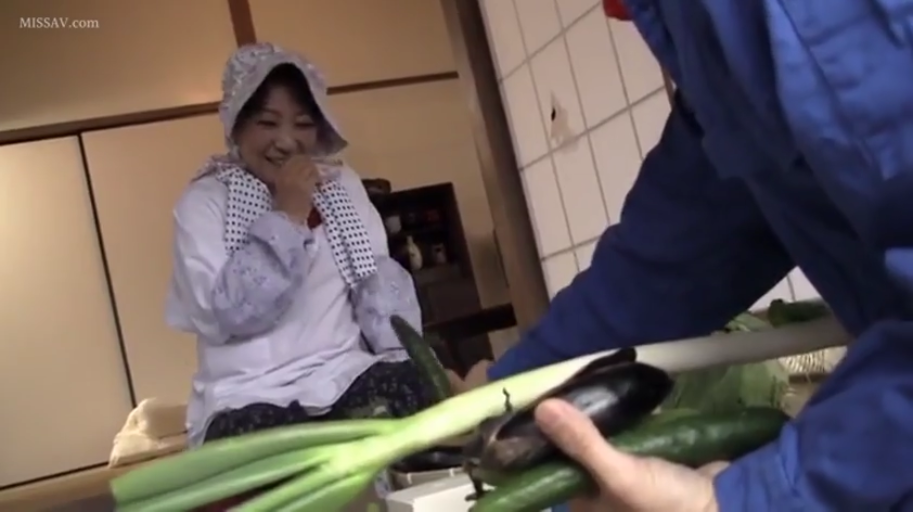 仰卧开腿 · 马赛克 · 陶醉 · 自慰 · 裸体 · 床上 · 私处 · 按摩棒