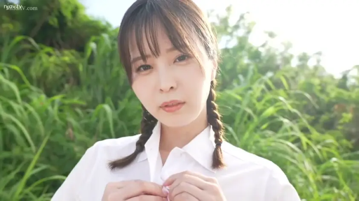 室内 · 中景 · 女上位 · 床垫 · 笑容 · 蓝色内裤 · 侧拍 · 亲热