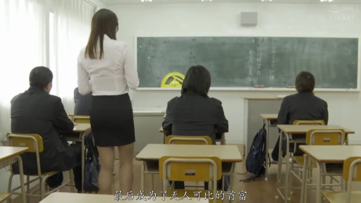 站立 · 教室 · 专注 · 字幕 · 全景 · 职业装 · 听课 · 课桌椅