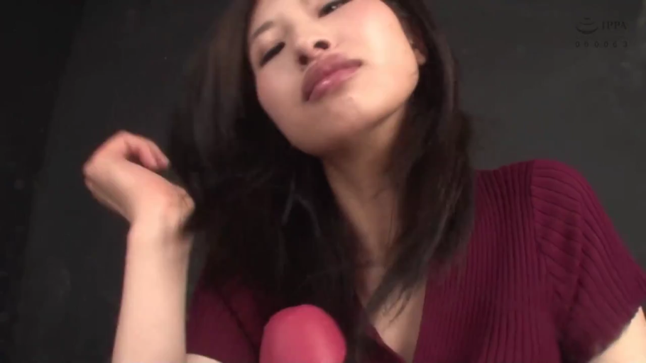 Indoor · Close-up of the face · 红色针织衫