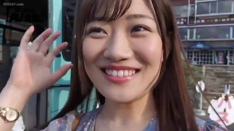 脸部特写 · 户外 · 蓝色碎花裙