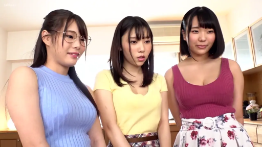 Indoor · Sitting Posture · 疑惑 · 面部特写 · 短发 · 红蓝格子衬衫 · 侧头倾听 · 木质家具