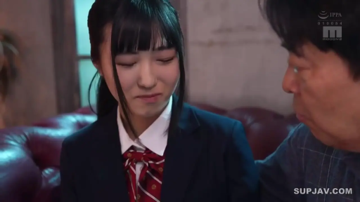 室内 · 校服 · 羞涩 · 近景 · 年龄差 · 沟通 · 并肩坐