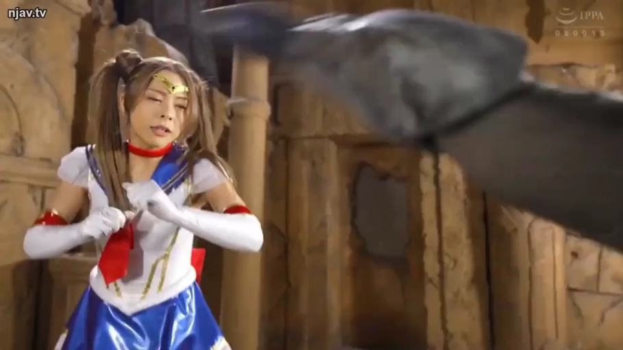 角色扮演 · 中景 · 站姿 · 痛苦 · 水手服 · 手套 · 受击 · 室内遗迹