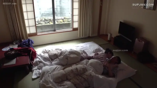 和室 · 全景 · 亲吻 · 被褥 · 沉溺 · 日式睡衣 · 躺卧拥抱