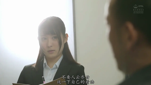 交谈 · 严肃 · 脸部 · 办公室 · 站立 · 职场题材 · 职业装 · 记事本