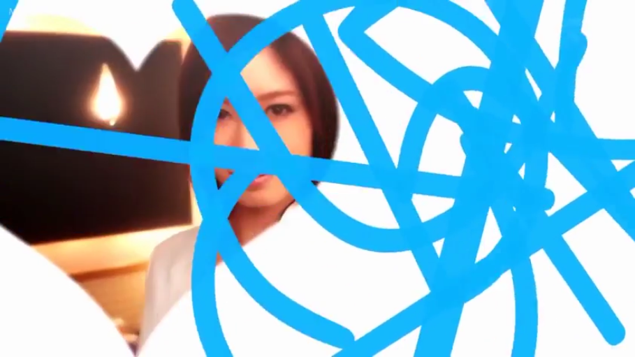 室内 · 脸部特写 · 凝视 · 温柔 · 短发 · 正面 · 白色浴袍