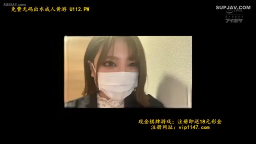 室内 · 注视镜头 · 头部特写 · 口罩 · 无表情 · 正面站立 · 黑色大衣 · 浓妆