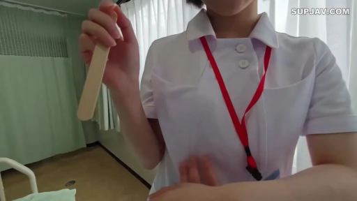 病院 · 护士服 · 站立 · 躯干 · 自然 · 制服诱惑 · 手持道具 · 压舌板
