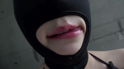 室内 · 嘴部 · 正面 · 黑色头套 · 微张嘴 · 头套 · 戴头套