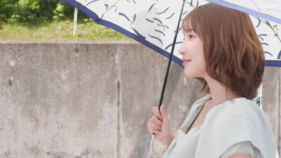 坐姿 · 护士服 · 专注 · 角色扮演 · 中景 · 交流 · 诊室 · 听诊器