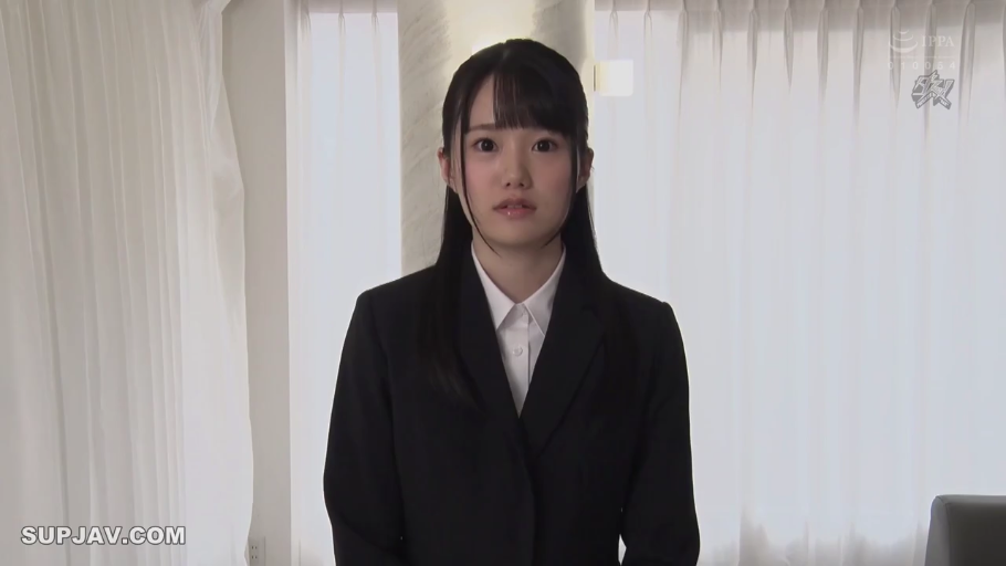 室内 · 站立 · 半身 · 拘谨 · 注视 · 西装 · 亚洲女性