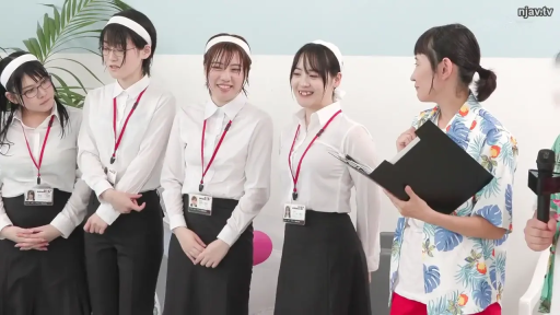 室内 · 站立 · 全景 · OL制服