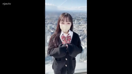 站立 · 凝视 · JK制服 · 长发 · 口罩 · 戴口罩 · 观景台