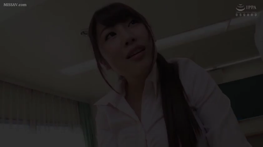 身をかがめる · 办公室 · 中景 · 白衬衫 · 注視 · 长发 · 微张口