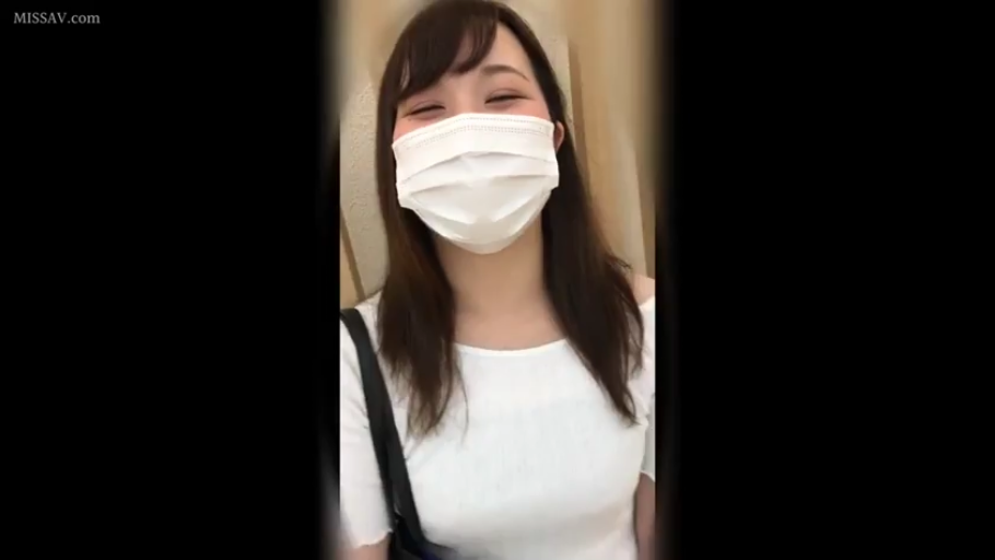 室内 · 顔 · 白色半袖 · 注視 · 长发 · 口罩 · 正面 · 笑眼