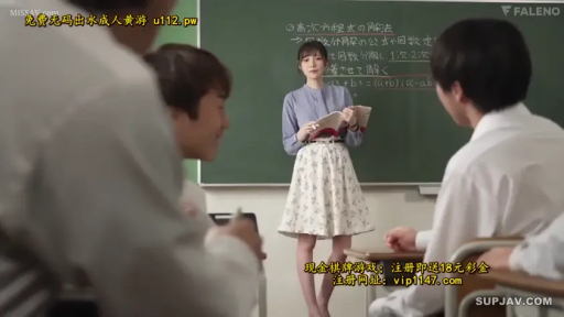 教室 · 职业微笑 · 书本 · 人物中景 · 碎花百褶裙 · 黑板上有数学公式