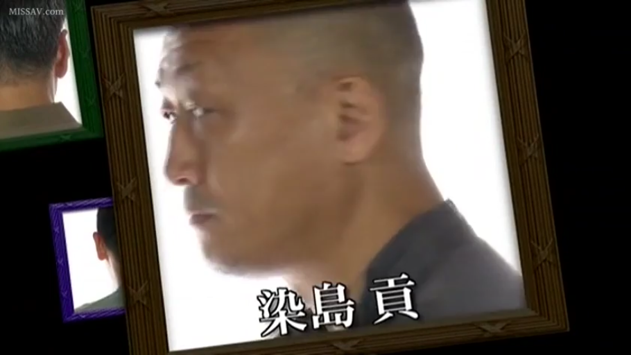 凶狠 · 摄影棚 · 深色上衣 · 侧脸特写 · 画中画风格