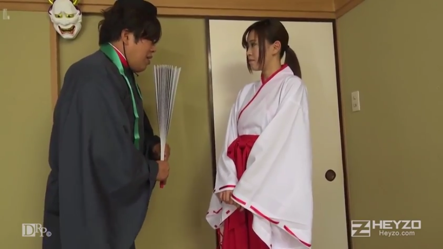 严肃 · 角色扮演 · 站立 · 和室 · 中景 · 交流 · 折扇 · 巫女服