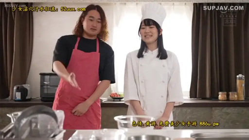 角色扮演 · 站立 · 中景 · 微笑 · 对话 · 厨房 · 厨师服 · 厨师帽