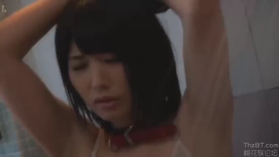 室内 · 苦痛 · 调教 · 头部特写 · 白色ブラジャー · 双手抱头