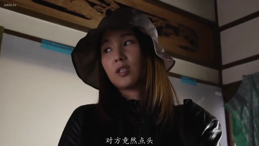 和室 · 站姿 · 面部特写 · 便服 · 遮阳帽 · 剧情截图 · 出言不逊 · 厌恶鄙夷